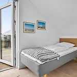 Kysthusene, Lejl 25 Apartman