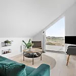 Kysthusene, Lejl 25 Apartman *