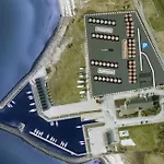 Kysthusene, Lejl 25 Apartman
