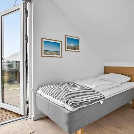 Kysthusene, Lejl, 25 Apartment